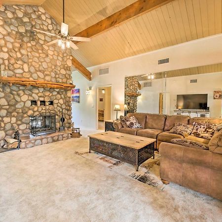 Lush Pinetop Retreat With Large Deck And Wooded Yard! Kültér fotó