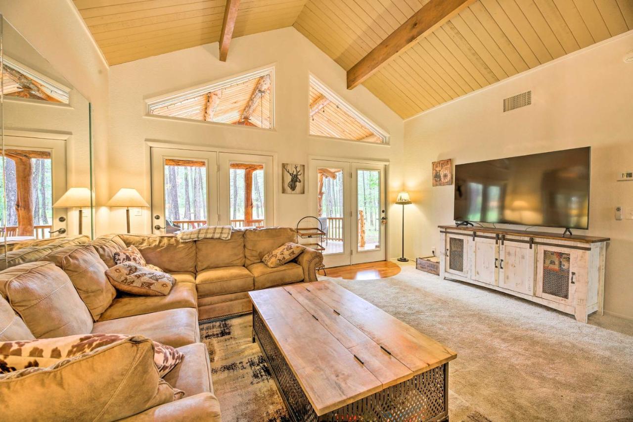 Lush Pinetop Retreat With Large Deck And Wooded Yard! Kültér fotó