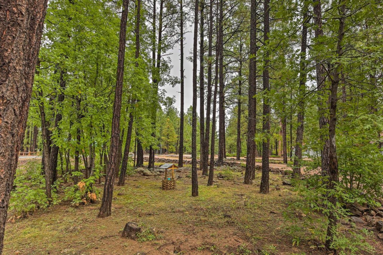 Lush Pinetop Retreat With Large Deck And Wooded Yard! Kültér fotó