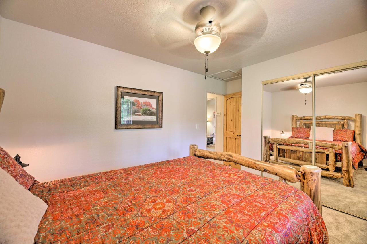 Lush Pinetop Retreat With Large Deck And Wooded Yard! Kültér fotó