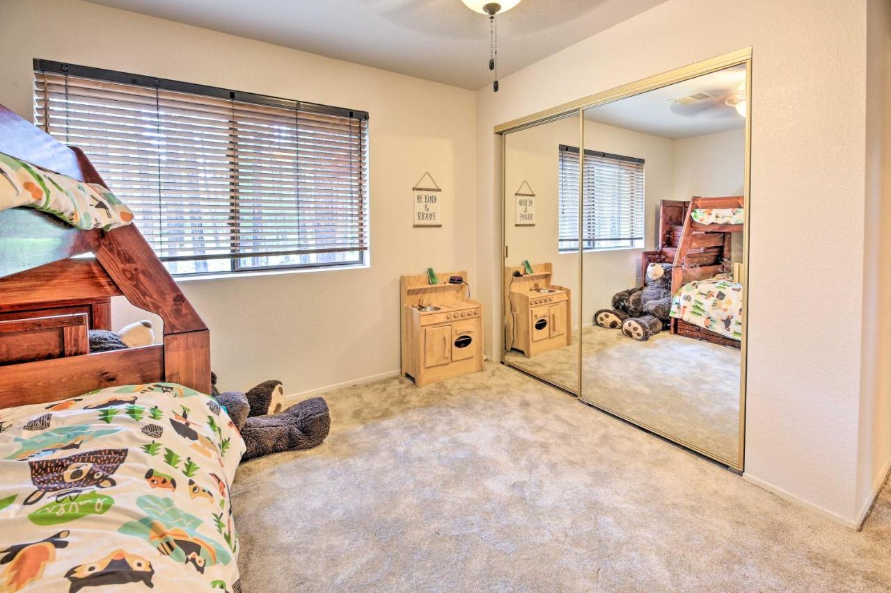 Lush Pinetop Retreat With Large Deck And Wooded Yard! Kültér fotó