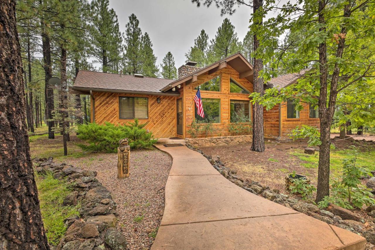Lush Pinetop Retreat With Large Deck And Wooded Yard! Kültér fotó