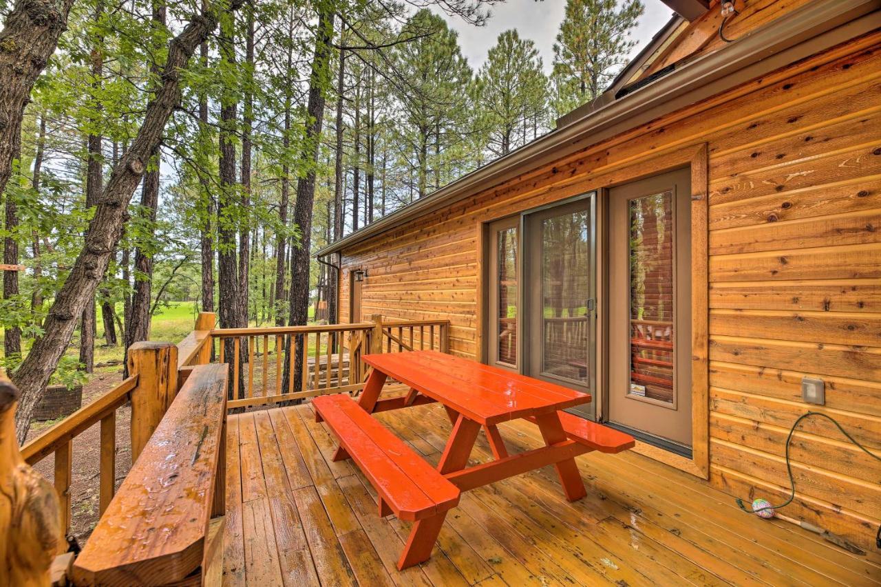 Lush Pinetop Retreat With Large Deck And Wooded Yard! Kültér fotó