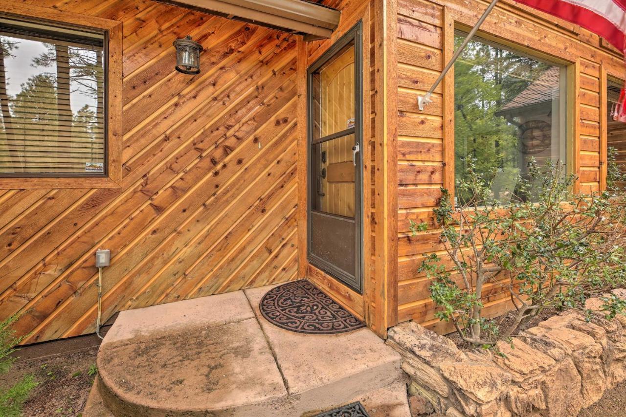 Lush Pinetop Retreat With Large Deck And Wooded Yard! Kültér fotó
